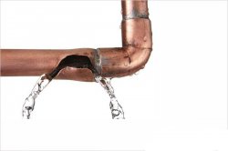 Как устранить прорыв водопроводной трубы самостоятельно?