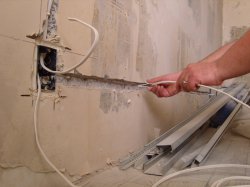 Нужно ли менять электропроводку во время ремонта квартиры?